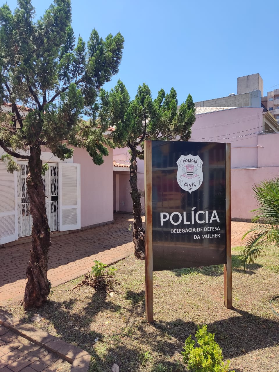 Dois são presos por descumprir medida protetiva