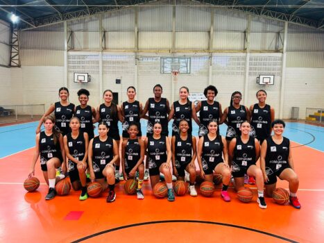 As equipes sub-13, sub-14 e sub-15 da APAB Barretos/Unifeb receberam novos uniformes de treino para utilização ao longo da temporada 2026