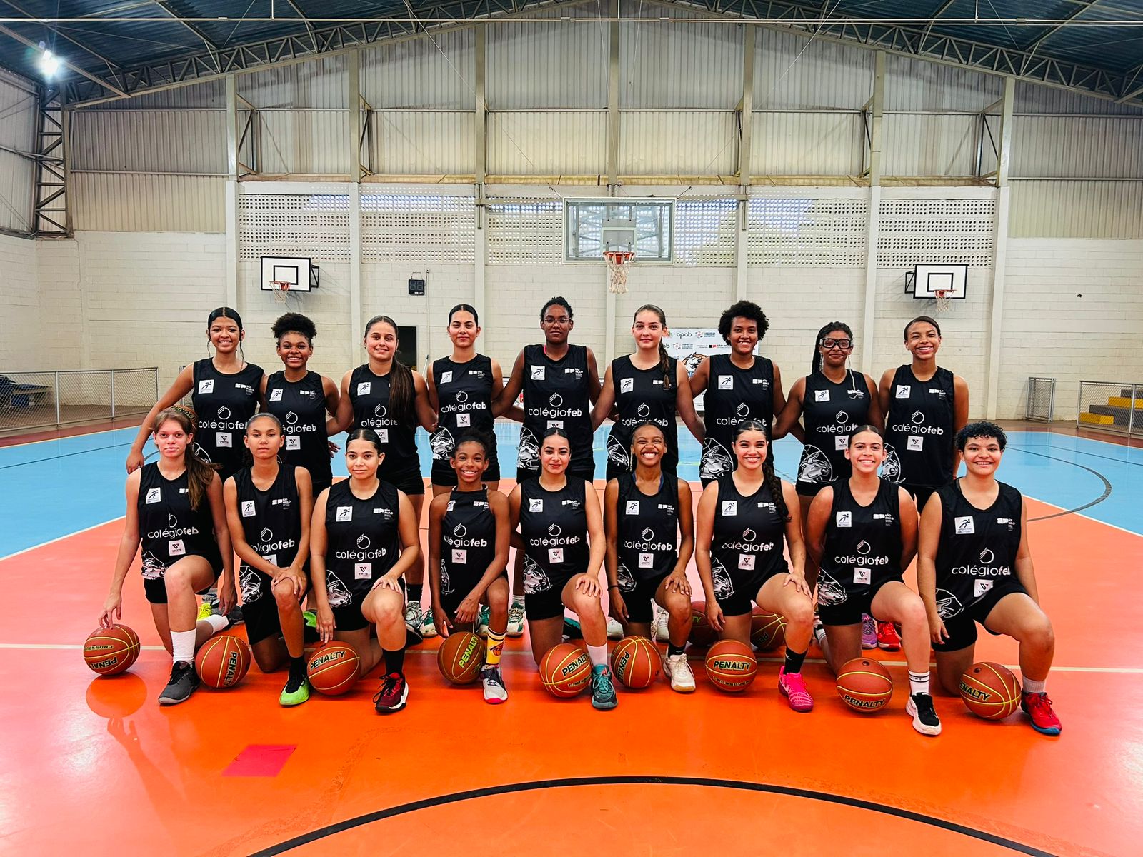 Basquete feminino recebe novos materiais de treino