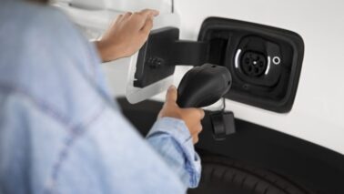 Bombeiros atualizam normas para recarga de veículos elétricos em edificações