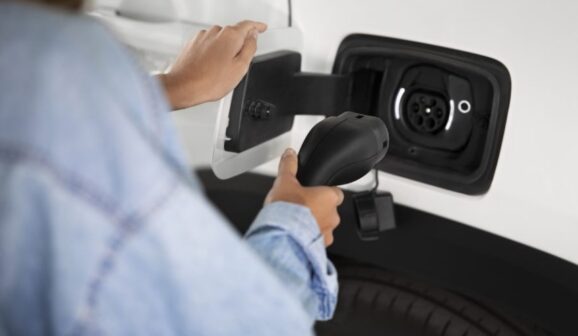 Bombeiros atualizam normas para recarga de veículos elétricos em edificações