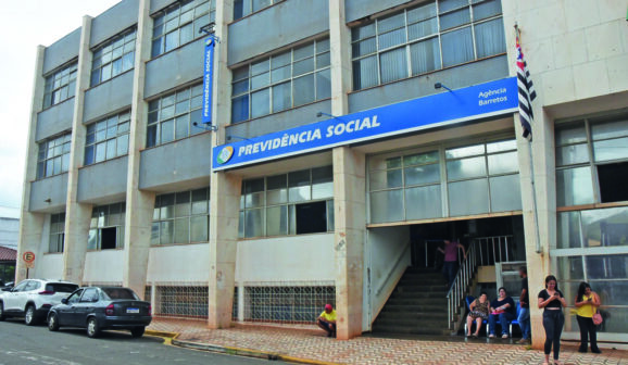 INSS segue sem rampa elevatória e sem resposta sobre solução