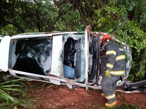 Acidente mobiliza equipes de resgate na Assis Chateaubriand (Foto: O Diário de Barretos)