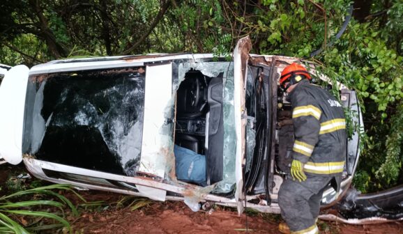 Acidente mobiliza equipes de resgate na Assis Chateaubriand (Foto: O Diário de Barretos)
