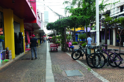 Abertura de calçadões aposta em modelo da avenida 17