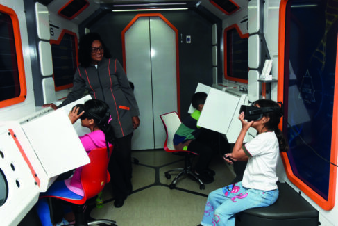 Carreta Gênese mobiliza alunos em ação de prevenção