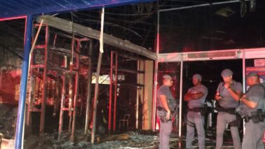 Incêndio destrói loja do supermercado Iquegami em Olímpia (Foto: O Diário de Barretos) Incêndio destrói loja do supermercado Iquegami em Olímpia (Foto: O Diário de Barretos)