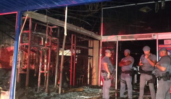 Incêndio destrói loja do supermercado Iquegami em Olímpia (Foto: O Diário de Barretos)