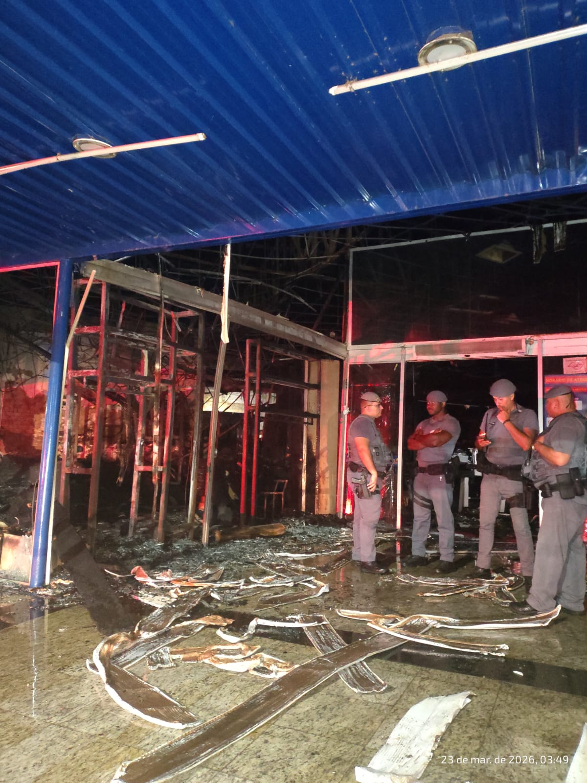 Incêndio destrói loja do supermercado Iquegami em Olímpia