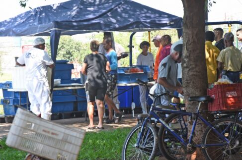 Bom Prato Móvel ganha novo endereço e registra grande movimento 