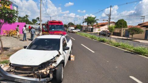 Bombeiros são acionados para acidente na Roberto Rios (Foto: O Diário de Barretos)