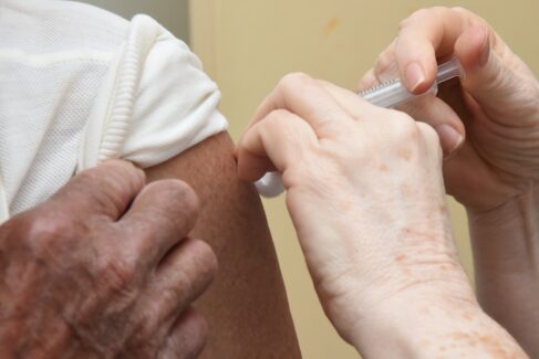 Vacina contra novas cepas marca Dia D contra a gripe