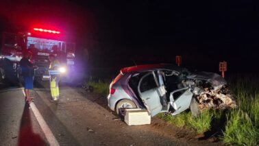 Colisão entre carro e caminhão deixa condutor ferido na Faria Lima (Foto: O Diário de Barretos)