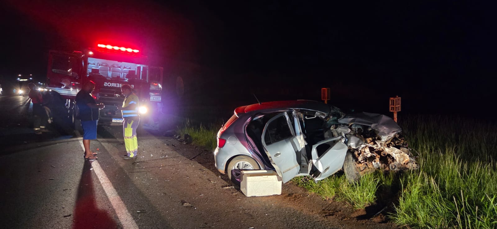 Colisão entre carro e caminhão deixa condutor ferido na Faria Lima