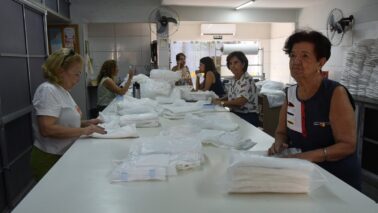 Produção de fraldas ganha novos voluntários Produção de fraldas ganha novos voluntários