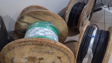 Polícia Militar encontra suspeitos e recupera 300kg de cabos de cobre roubados (Foto: O Diário de Barretos)