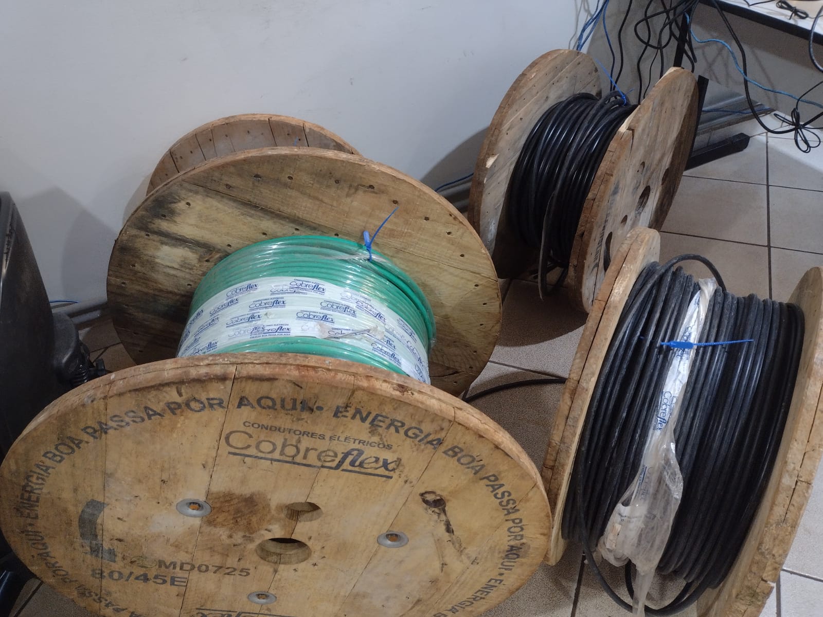 Polícia Militar encontra suspeitos e recupera 300 kg de cabos de cobre roubados