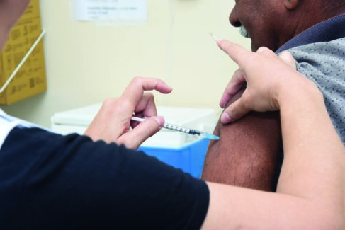 Dia D aplica 2.760 doses e vacinação contra a Gripe continua 