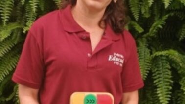 Professora conquista prêmio nacional de educação