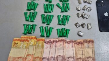 Adolescente é apreendido pela PM na prática de tráfico (Foto: O Diário de Barretos)