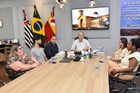 Em um encontro marcado por gratidão e dever cumprido, o prefeito Odair Silva recebeu, em seu gabinete, nesta terça-feira (31)