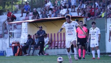 A última rodada da primeira fase do Paulistão A4 Rivalo terá quatro times disputando três vagas no G-8 e duas equipes lutando pela permanência na divisão.