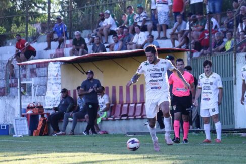 A última rodada da primeira fase do Paulistão A4 Rivalo terá quatro times disputando três vagas no G-8 e duas equipes lutando pela permanência na divisão.