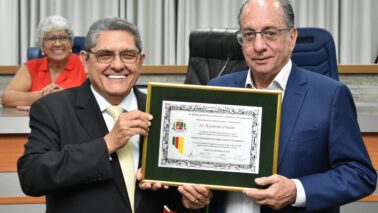 A Câmara Municipal de Barretos entregou, na noite de quinta-feira (5), durante sessão solene, o Título de Cidadão Honorário da Estância Turística de Barretos