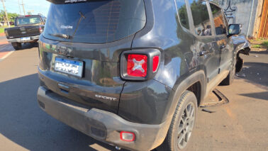 Bombeiros socorrem duas vítimas após colisão na avenida José Domingos Ducati (Foto: O Diário de Barretos) Bombeiros socorrem duas vítimas após colisão na avenida José Domingos Ducati (Foto: O Diário de Barretos)