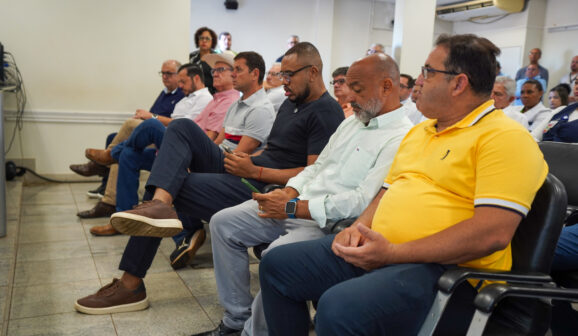 Vereadores participam de apresentação e ajudam Santa Casa de Barretos