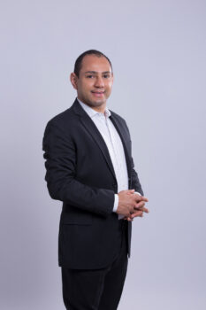 “Soco, soco, bate, bate, soco, soco, vira, vira”