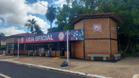 Os ingressos estão disponíveis exclusivamente na Loja Os Independentes, dentro do Parque do Peão