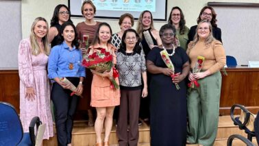 Empresária Lídia Helena Ikeda e as mulheres participantes da homenagem (Foto: Divulgação)