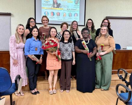 Empresária Lídia Helena Ikeda e as mulheres participantes da homenagem (Foto: Divulgação)