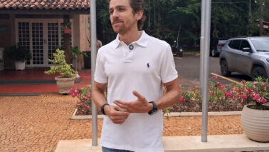 Pedro Muzeti em entrevista no Parque do Peão