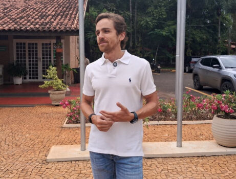 Pedro Muzeti em entrevista no Parque do Peão