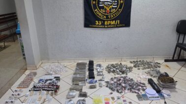 Polícia Militar detém suspeitos e apreende mais de 15 kg de drogas (Foto: O Diário de Barretos) Polícia Militar detém suspeitos e apreende mais de 15 kg de drogas (Foto: O Diário de Barretos)