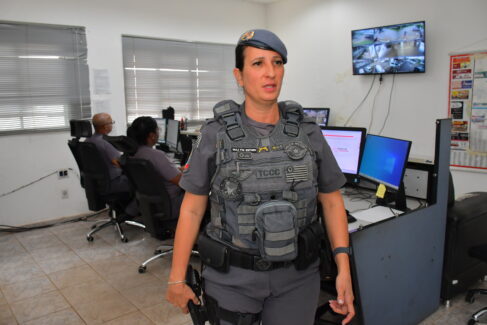 Major Esther informou sobre o trabalho da PM na fiscalização de presos que receberam o benefício (Foto: Jânio Munhoz)