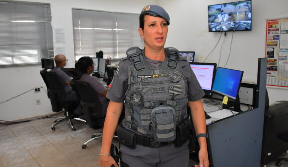 Major Esther informou sobre o trabalho da PM na fiscalização de presos que receberam o benefício (Foto: Jânio Munhoz)