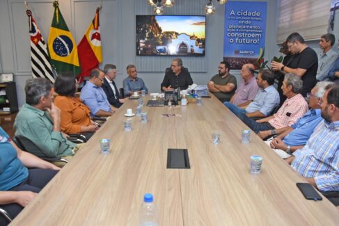 Encontro com prefeito Odair e secretários teve participação de representantes do setor de engenharia