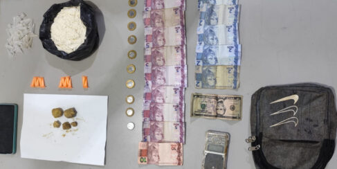 Jovem é detido pela PM por tráfico no conjunto Newton Sopa (Foto: O Diário de Barretos)