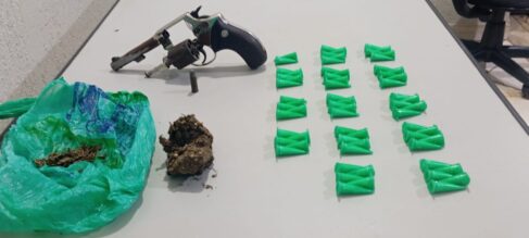 Jovem é detido pela PM por tráfico e porte ilegal de arma (Foto: O Diário de Barretos)