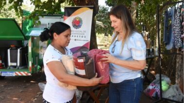 O Fundo Social de Solidariedade realizou ação solidária no distrito de Alberto Moreira, coordenada pela primeira-dama, Roselaine Silva.