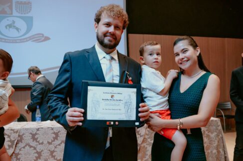 Caio Ramiro, advogado, foi homenageado pelo Instituto Histórico Militar