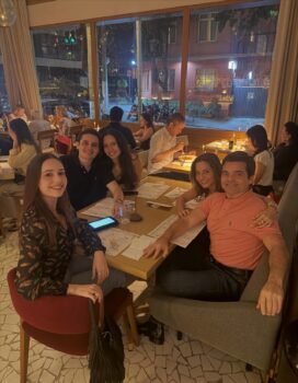 Família se encontra no badalado MoMa-Modern Mamma Osteria