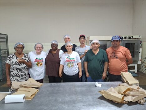 Foco nos voluntários da organização da Festa Italiana