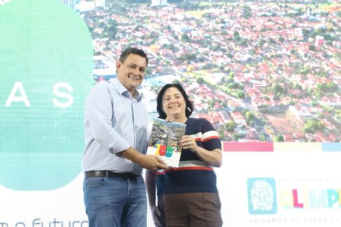 O prefeito Geninho e as secretária de Cultura e Defesa do Folclore