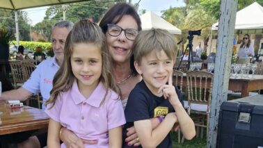 A vó Viviane Bonatelli Malho compareceu para o torneio de golfe