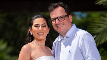Pedro Henrique Flosi Soares e Ana Paula Jaziro Flosi comemoram o casamento