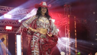 Lavínea Iara G. Ferreira foi eleita a Rainha da Expo Santa Juliana